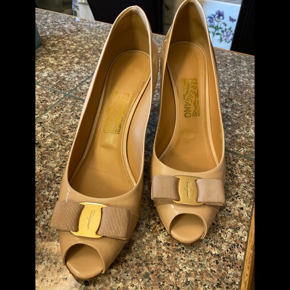 Salvatore ferragamo beige high heels